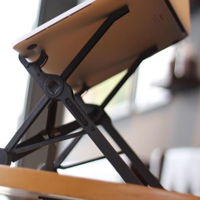 Office laptop stand NEXSTAND creative folding can lift the portable radiator to protect the cervical spine